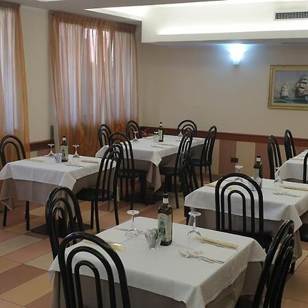 Albergo Ristorante Il Delfino Novara Buitenkant foto