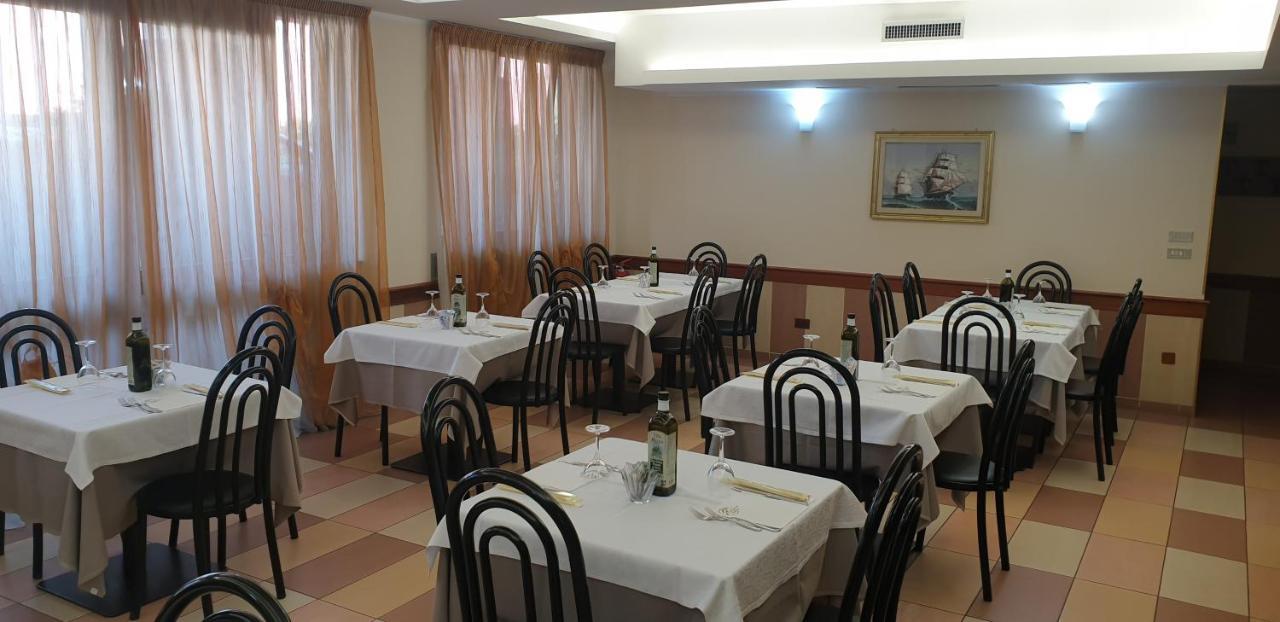 Albergo Ristorante Il Delfino Novara Buitenkant foto