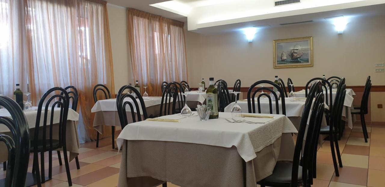 Albergo Ristorante Il Delfino Novara Buitenkant foto