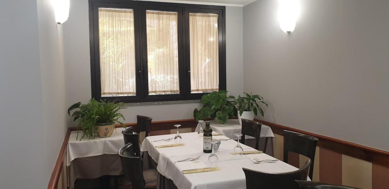 Albergo Ristorante Il Delfino Novara Buitenkant foto