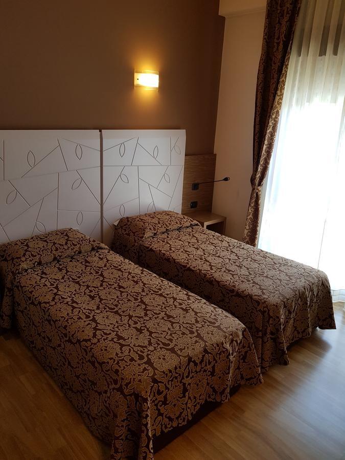 Albergo Ristorante Il Delfino Novara Buitenkant foto