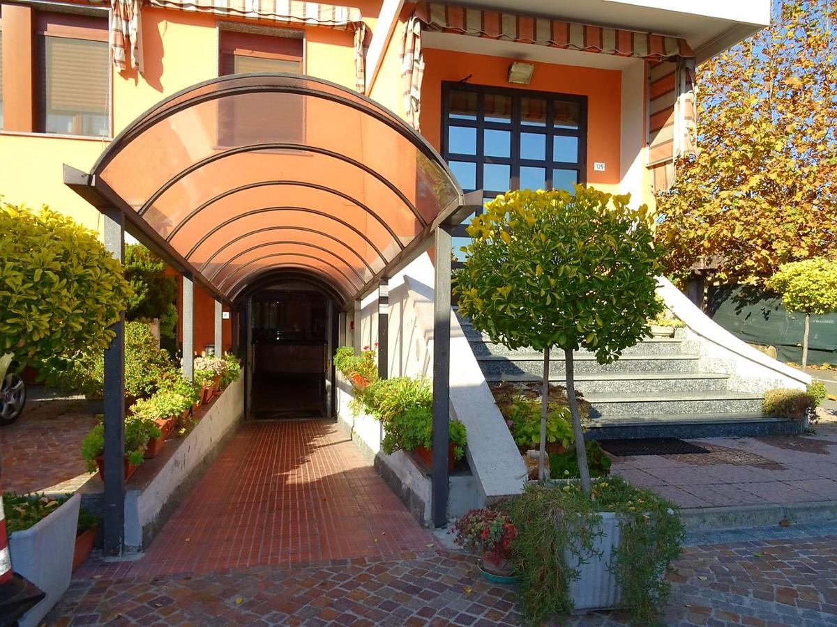 Albergo Ristorante Il Delfino Novara Buitenkant foto