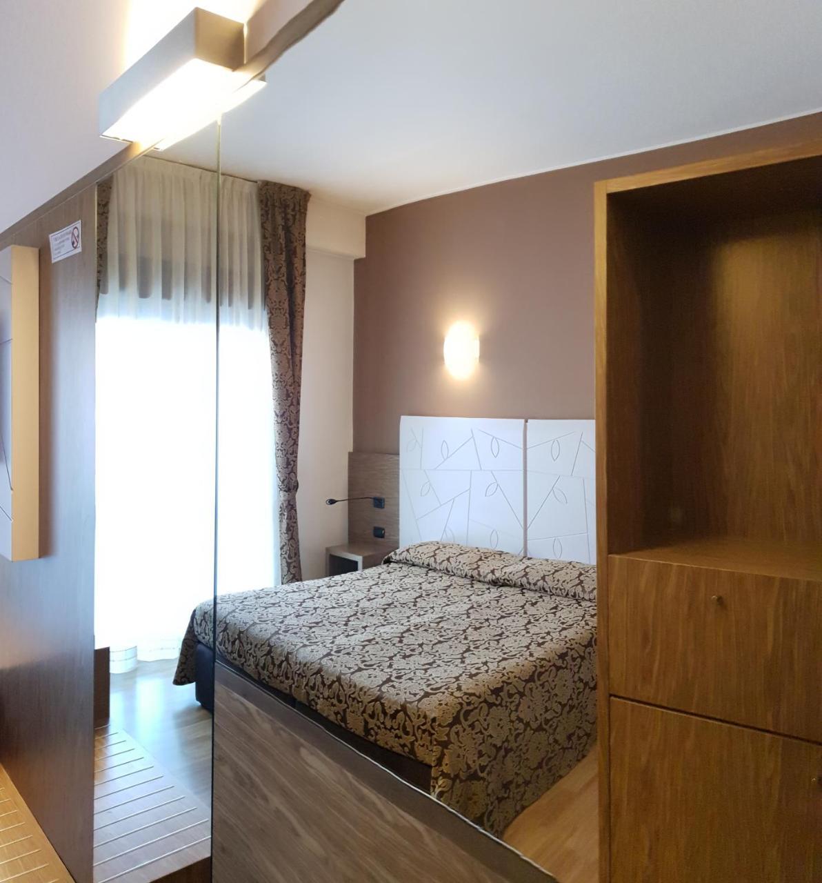 Albergo Ristorante Il Delfino Novara Buitenkant foto