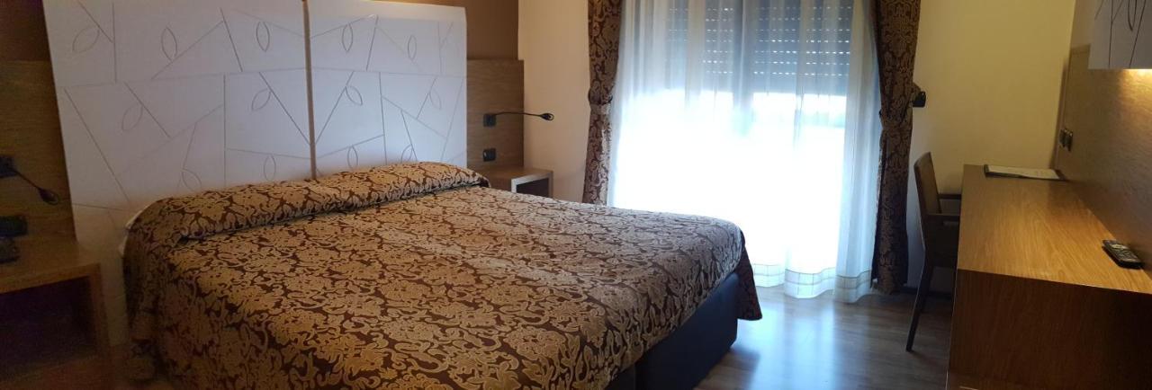 Albergo Ristorante Il Delfino Novara Buitenkant foto